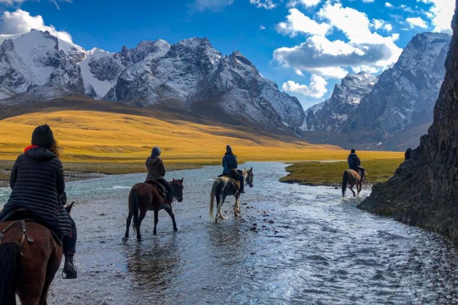 Dviejų pėrejų žygis žirgais Kirgizijoje, Tian Šanio kalnuose