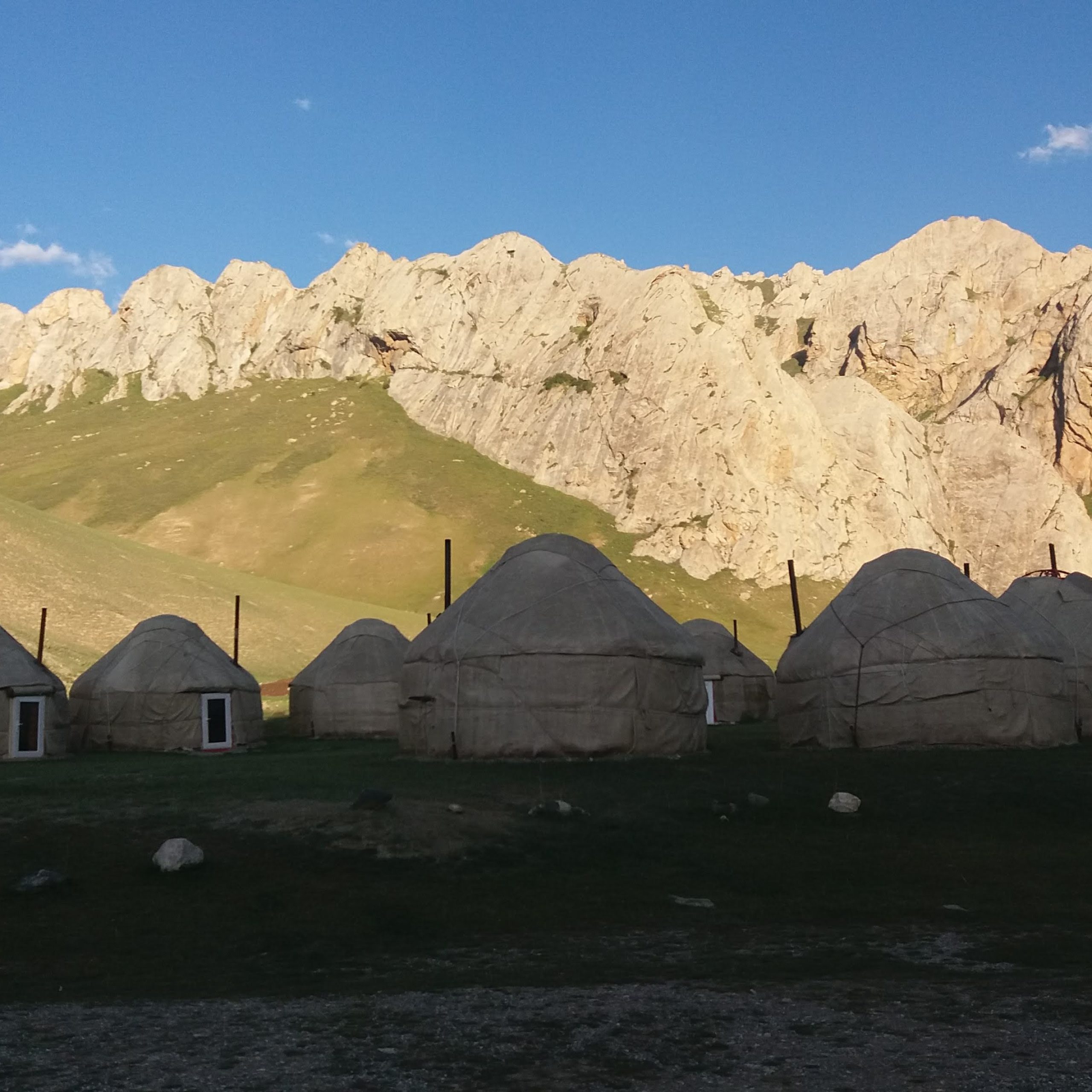 Naryn upė – Taš Rabat pilis